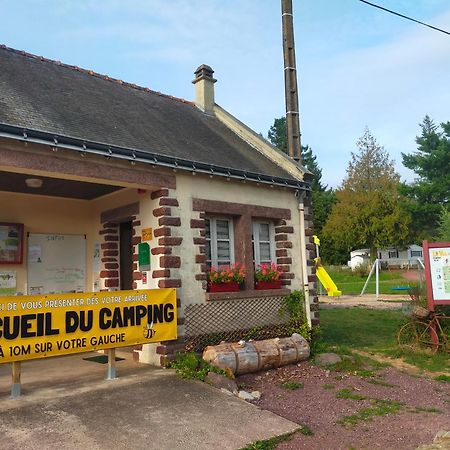 Camping Le Val Aux Fees - Broceliande Concoret المظهر الخارجي الصورة