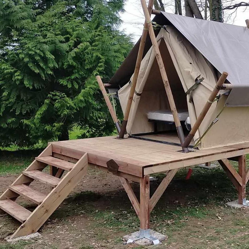 Camping Le Val Aux Fees - Broceliande Concoret المظهر الخارجي الصورة