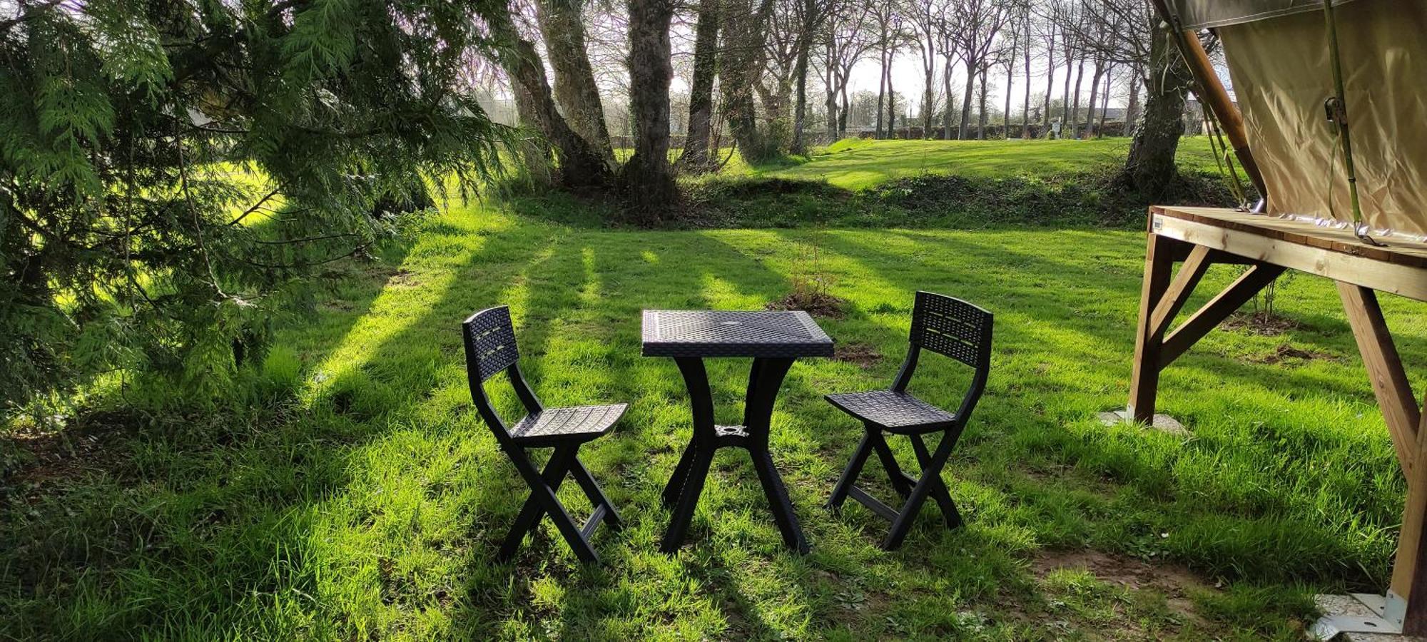 Camping Le Val Aux Fees - Broceliande Concoret المظهر الخارجي الصورة