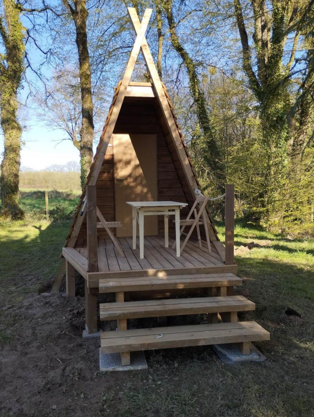 Camping Le Val Aux Fees - Broceliande Concoret المظهر الخارجي الصورة
