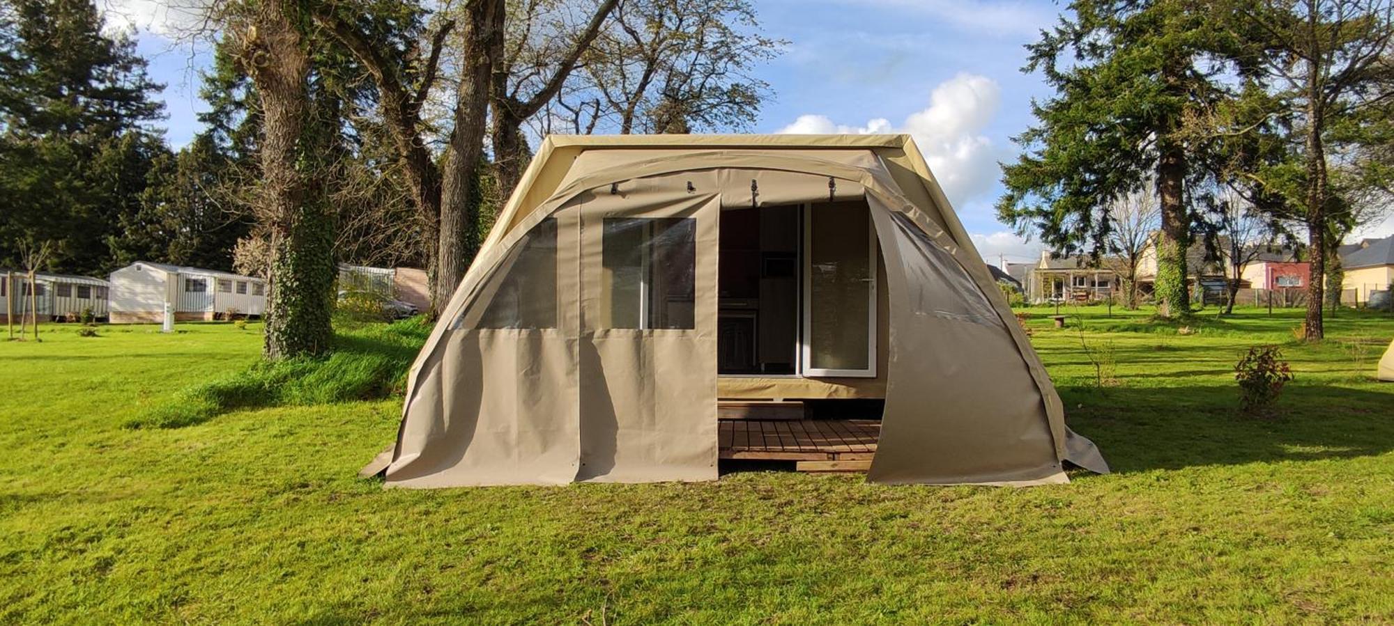 Camping Le Val Aux Fees - Broceliande Concoret المظهر الخارجي الصورة
