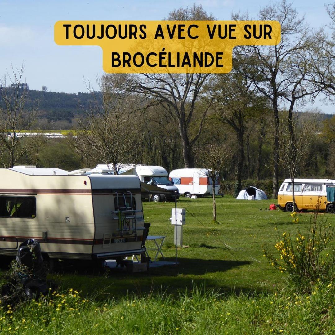 Camping Le Val Aux Fees - Broceliande Concoret المظهر الخارجي الصورة