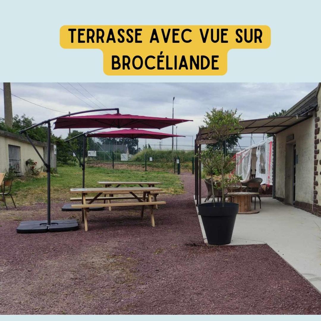 Camping Le Val Aux Fees - Broceliande Concoret المظهر الخارجي الصورة