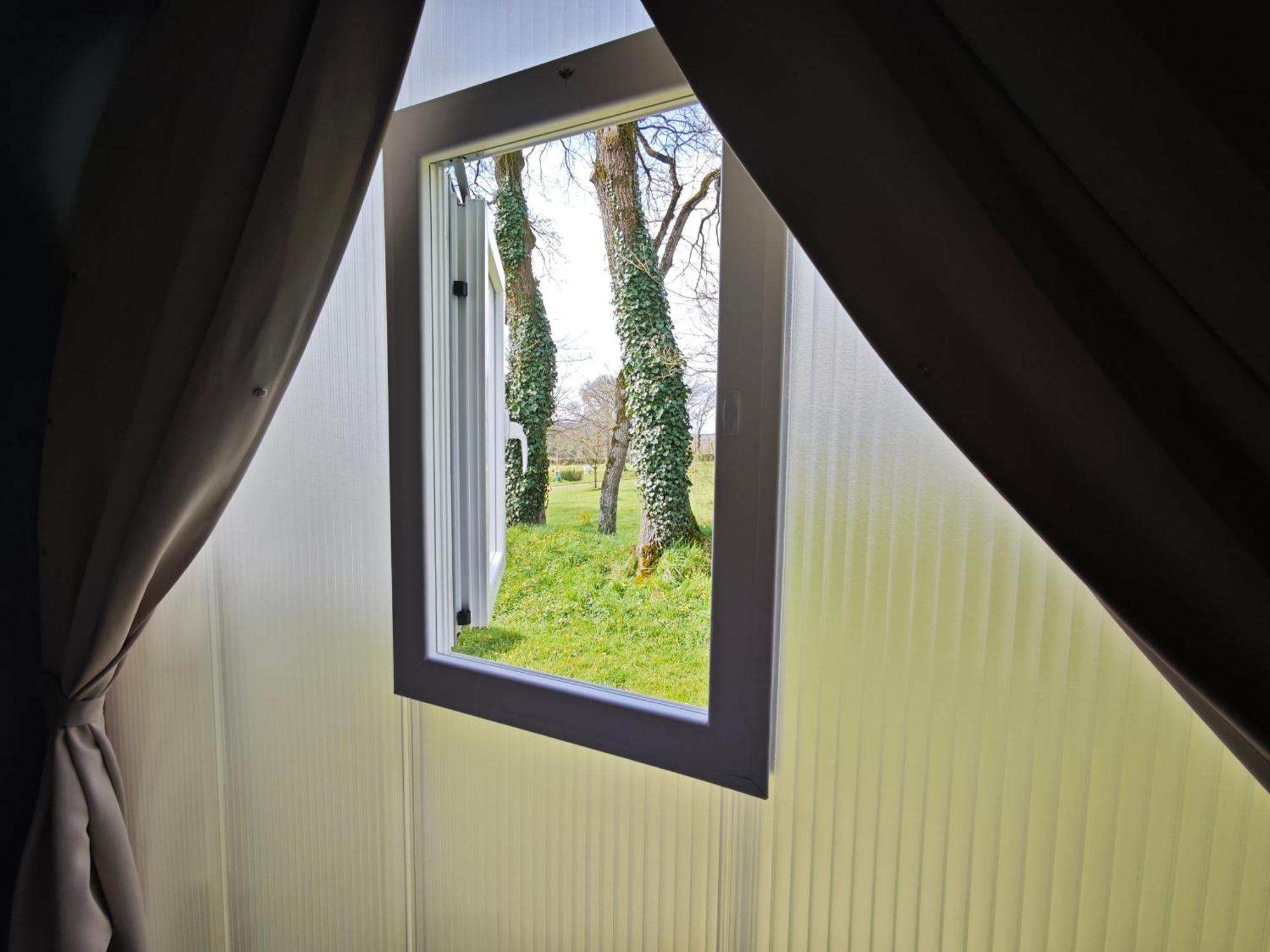 Camping Le Val Aux Fees - Broceliande Concoret المظهر الخارجي الصورة