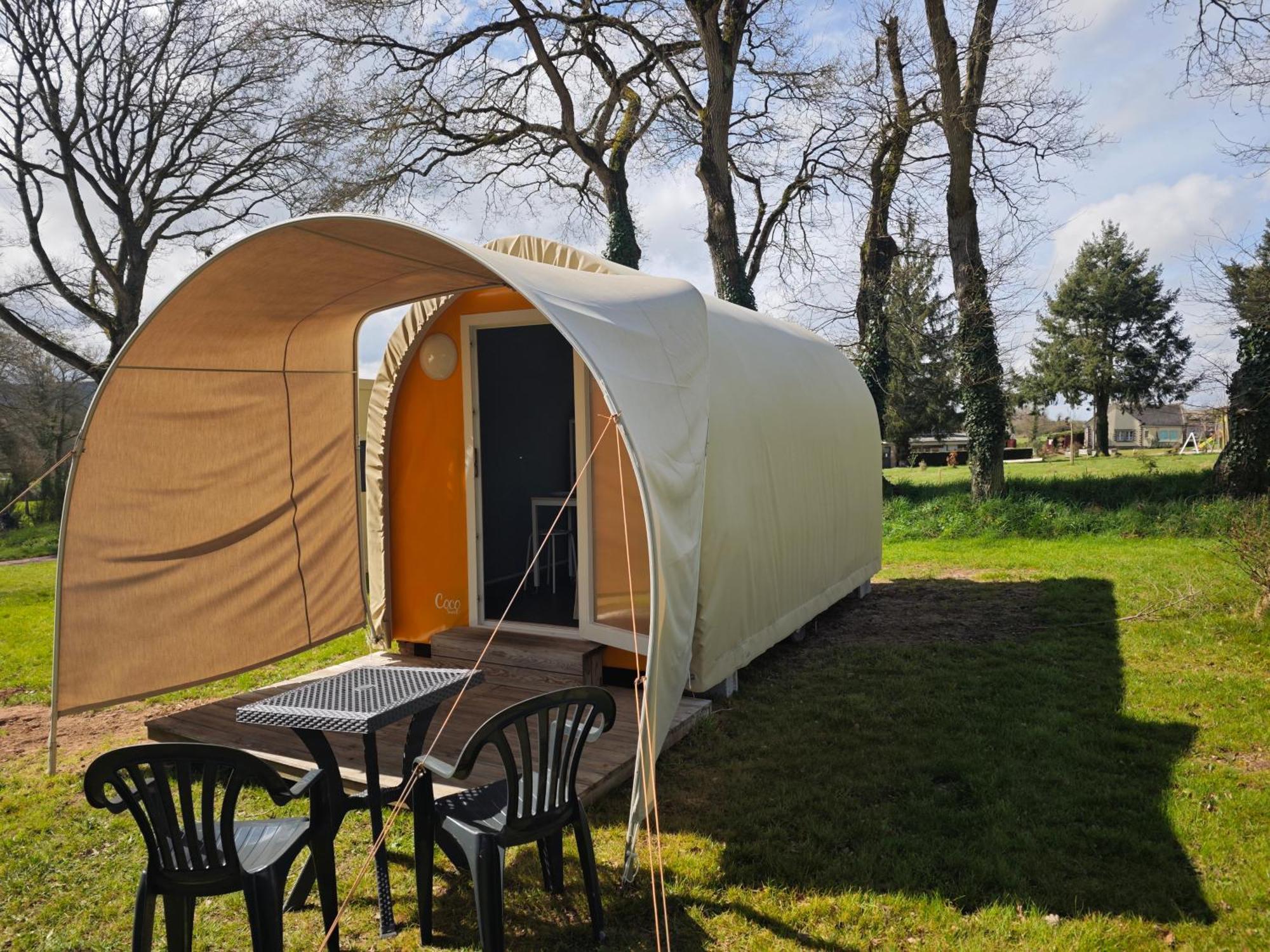Camping Le Val Aux Fees - Broceliande Concoret المظهر الخارجي الصورة