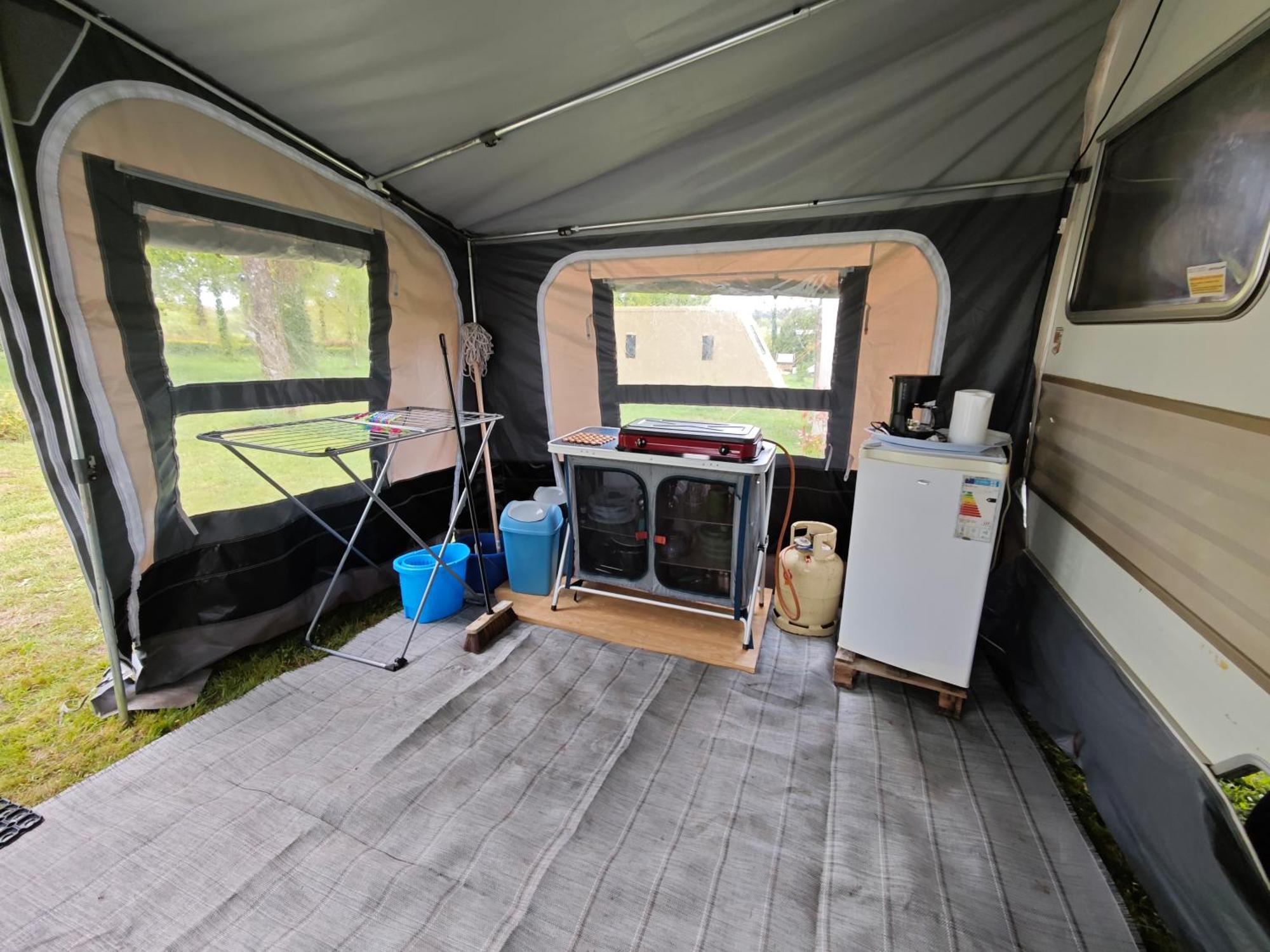 Camping Le Val Aux Fees - Broceliande Concoret المظهر الخارجي الصورة