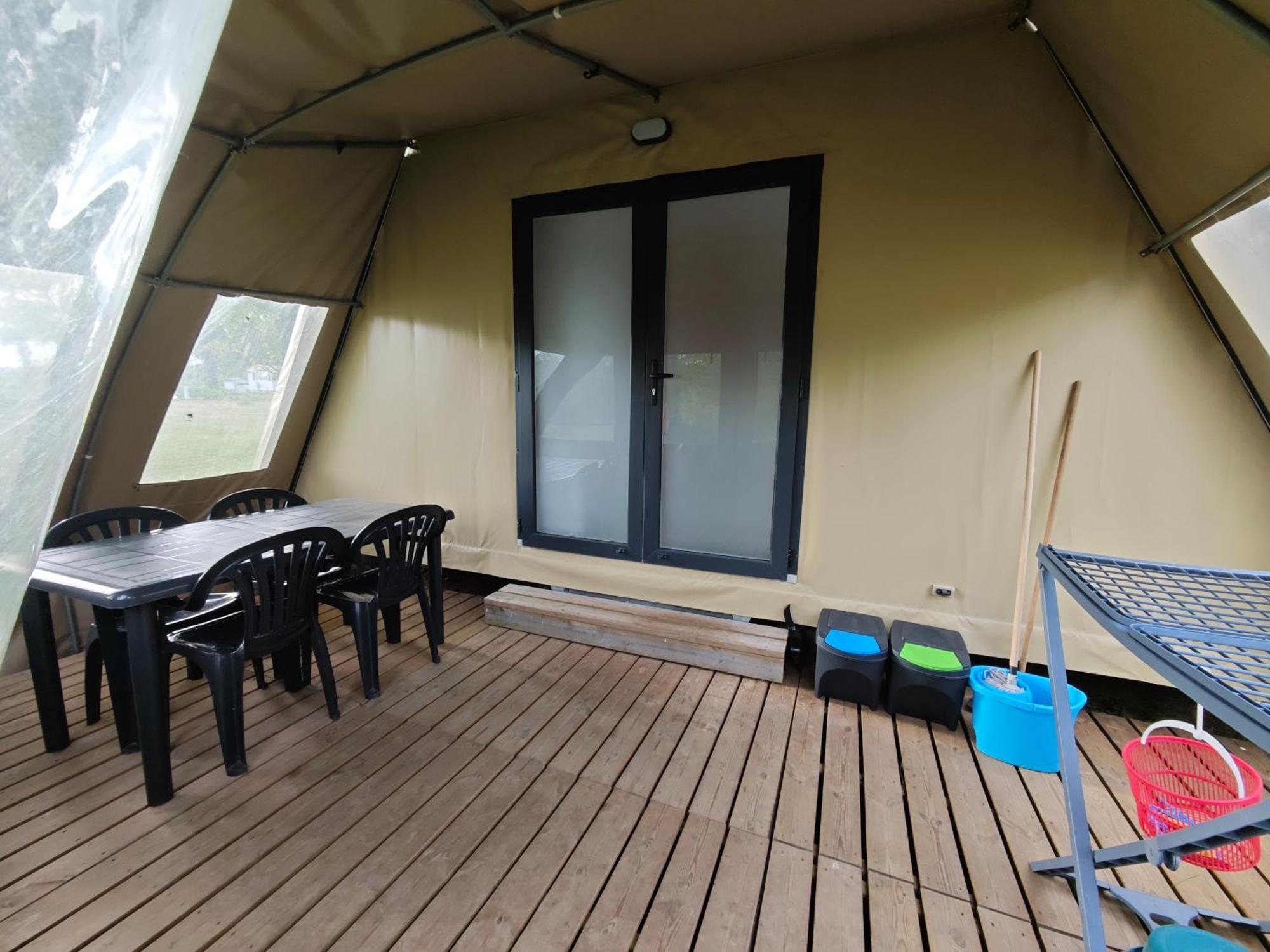 Camping Le Val Aux Fees - Broceliande Concoret المظهر الخارجي الصورة